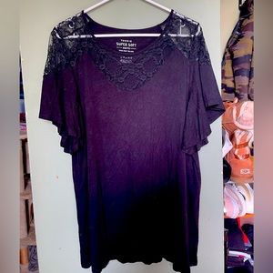 Lacy shoulder stretch knit shirt